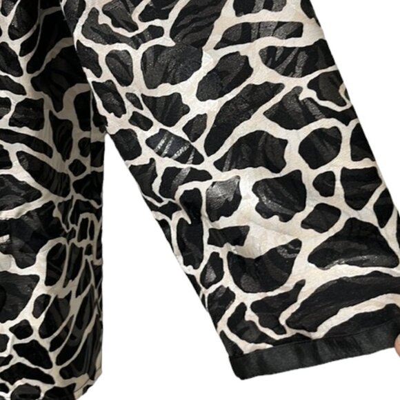 Chico's Women's Shiny Black & White Giraffe Print Cropped Spring Jacket Medium - Picture 4 of 10